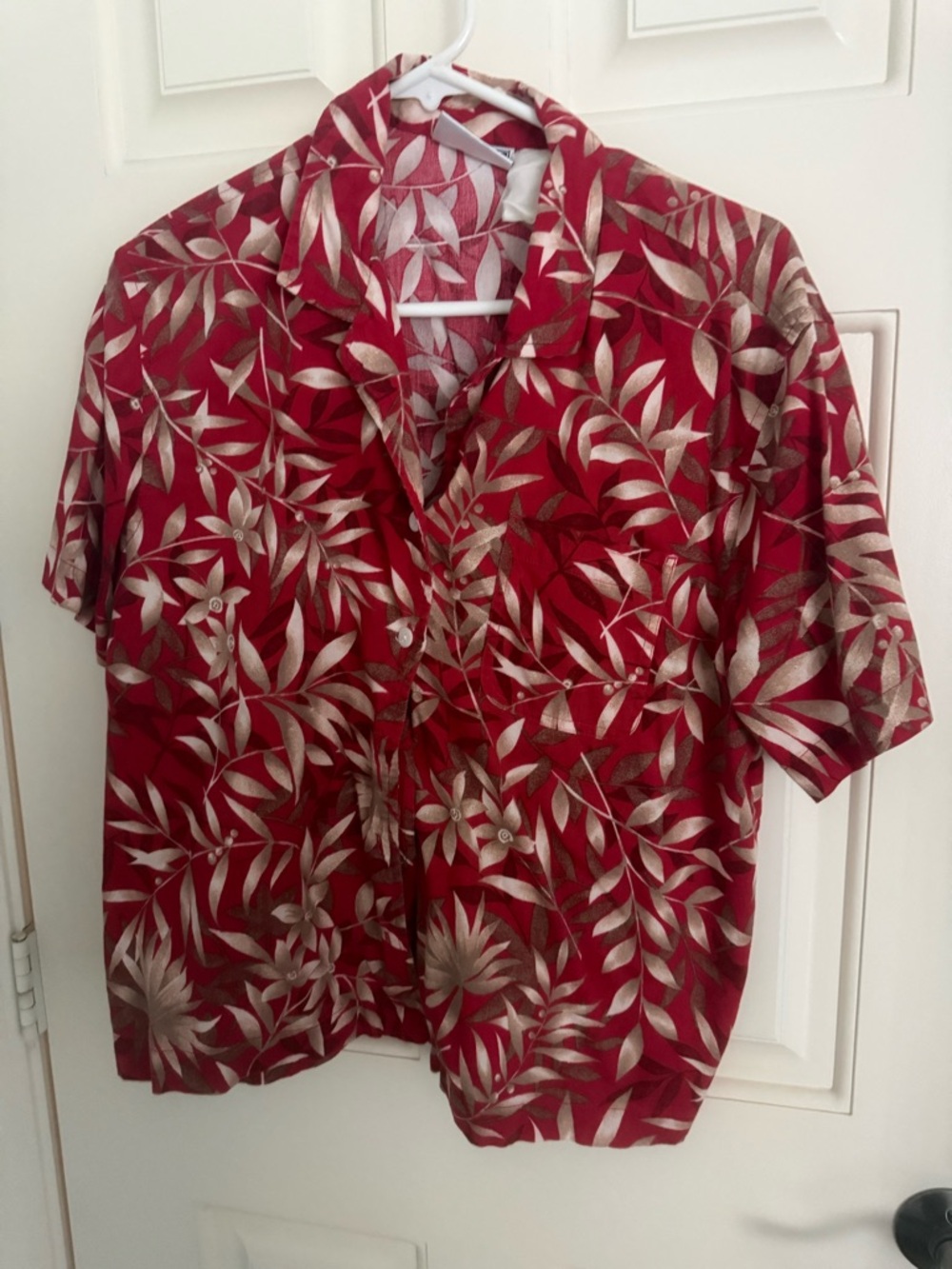 Button-Down Short Sleeve Shirt in Red Leaf Print